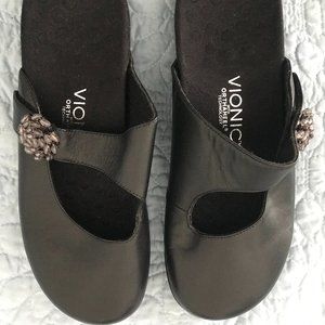 Vionic Black mules